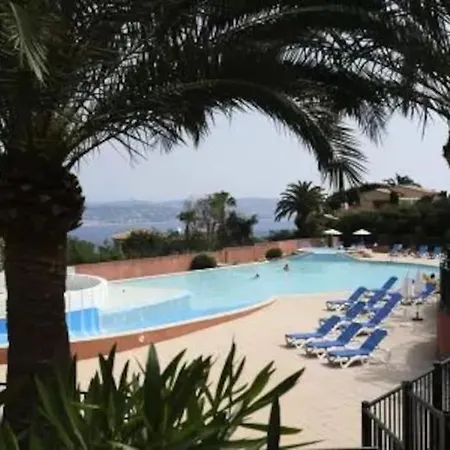 Vue Avec Piscine Appartamento
